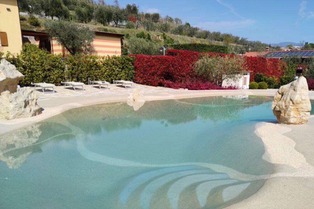 Pishina - Projektuar dhe ndërtuar nga Natural Pools