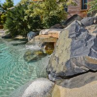 Pishina në Verona, projektuar dhe ndërtuar nga Natural Pool